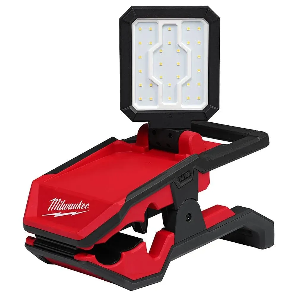 Milwaukee M18 Rover clamping flood light